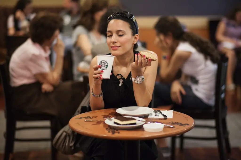 Ventaja competitiva y estrategia de Starbucks Ventaja competitiva y estrategia de Starbucks