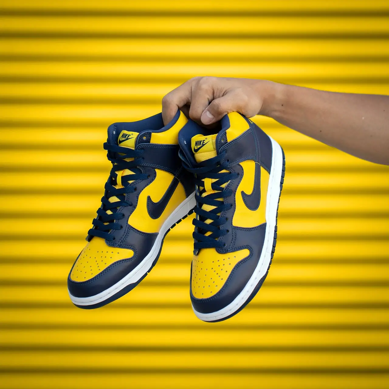 La ventaja competitiva y la estrategia de Nike. La ventaja competitiva y la estrategia de Nike.