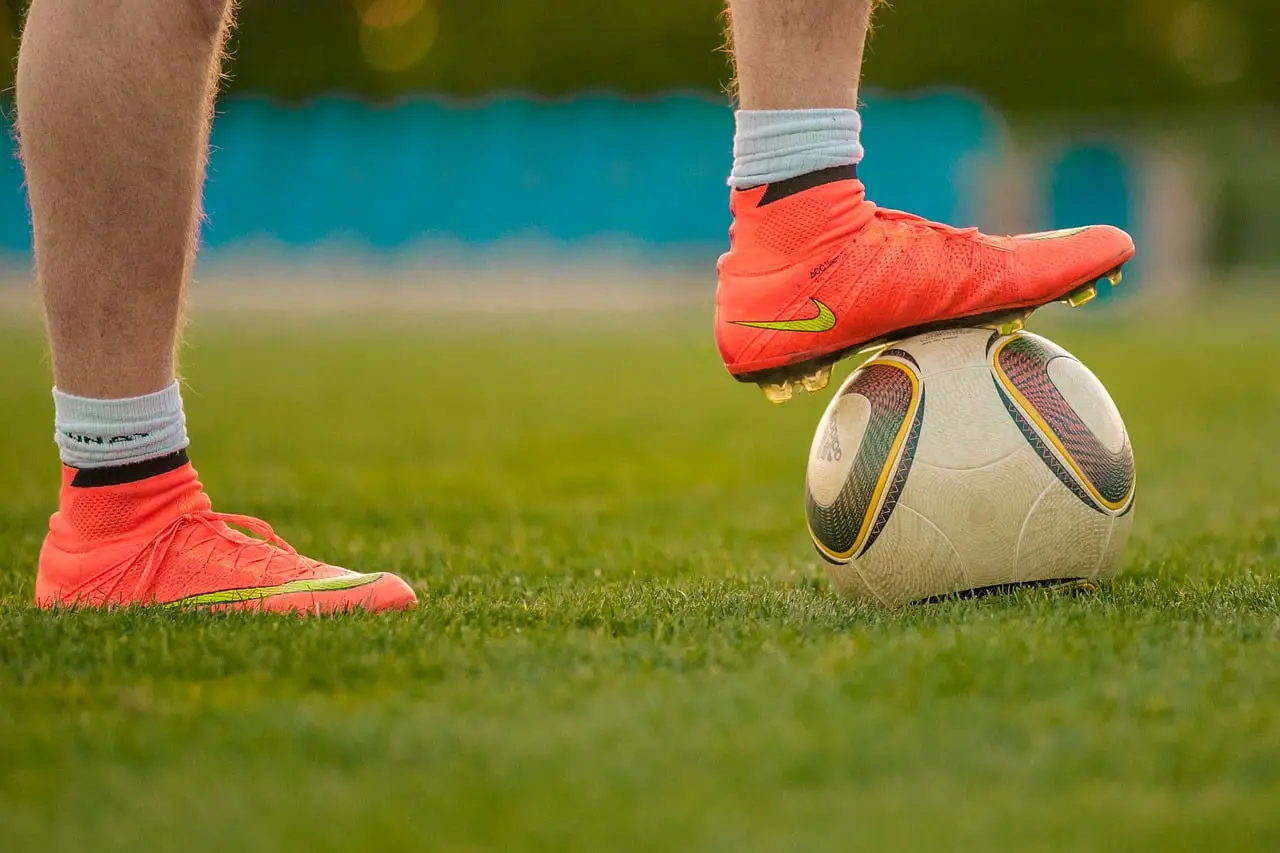 La ventaja competitiva y la estrategia de Nike. La ventaja competitiva y la estrategia de Nike.